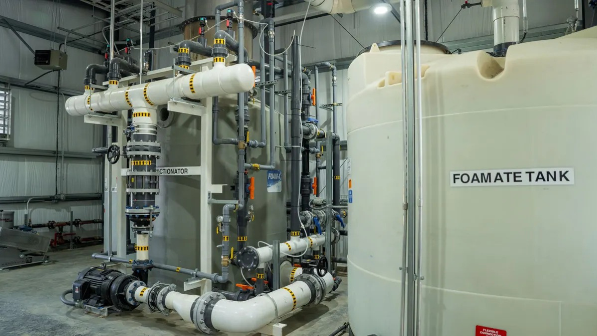PFAS remediation system with foamate storage tank